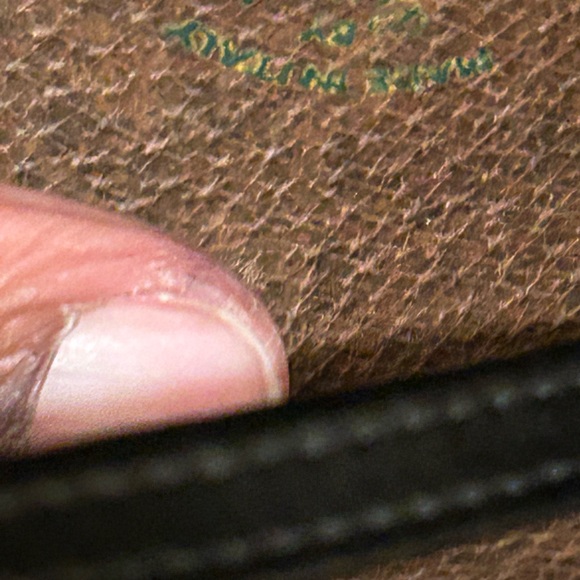 Gucci RARE Vintage Messenger Bag W/ Wallet Bundle. 
EUC No CALL OUTS! Beautiful! - Picture 11 of 16